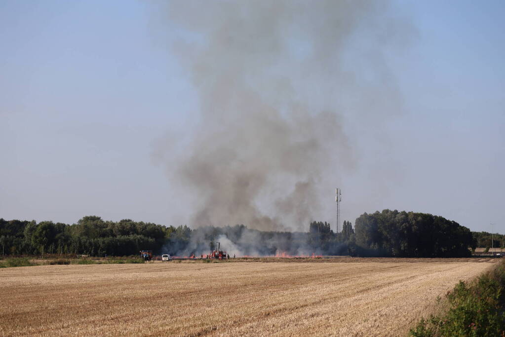 Grote brand op weiland