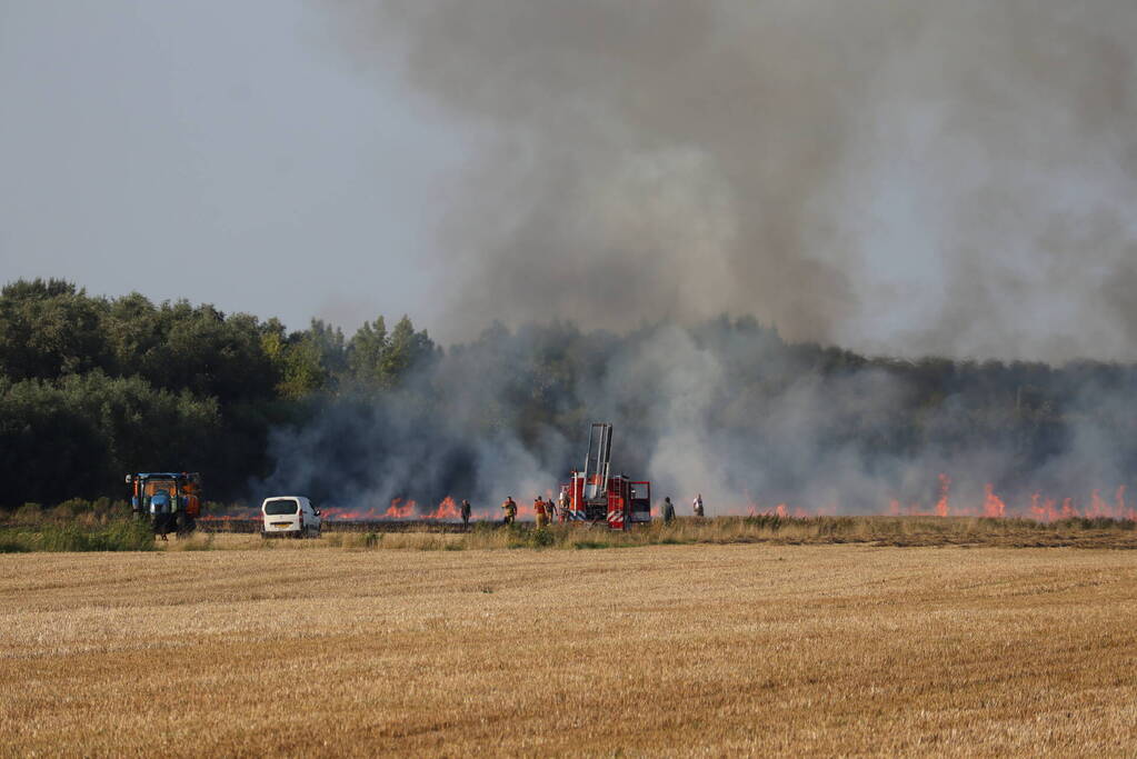 Grote brand op weiland