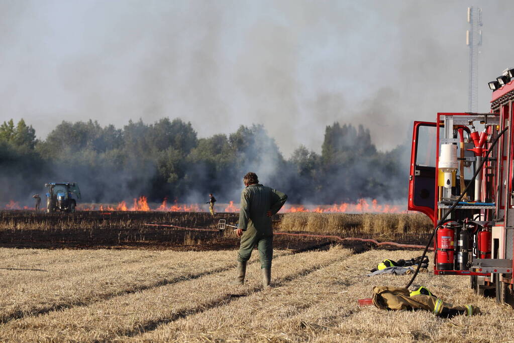 Grote brand op weiland