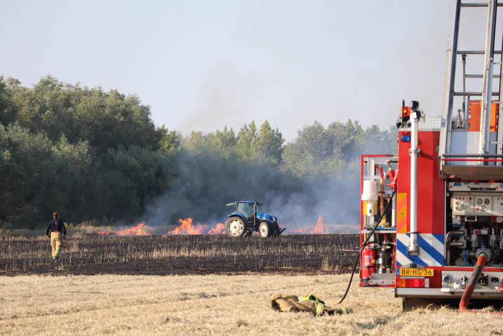 Grote brand op weiland