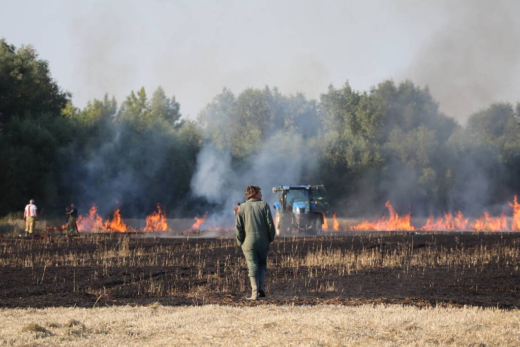 Grote brand op weiland