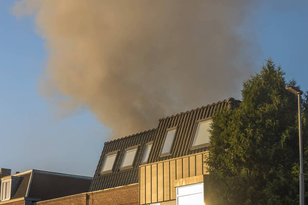 Grote uitslaande brand bij Albert Heijn