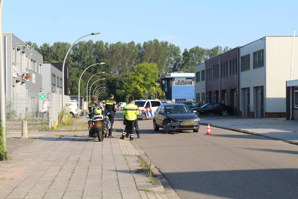 Schade na aanrijding op bedrijventerrein