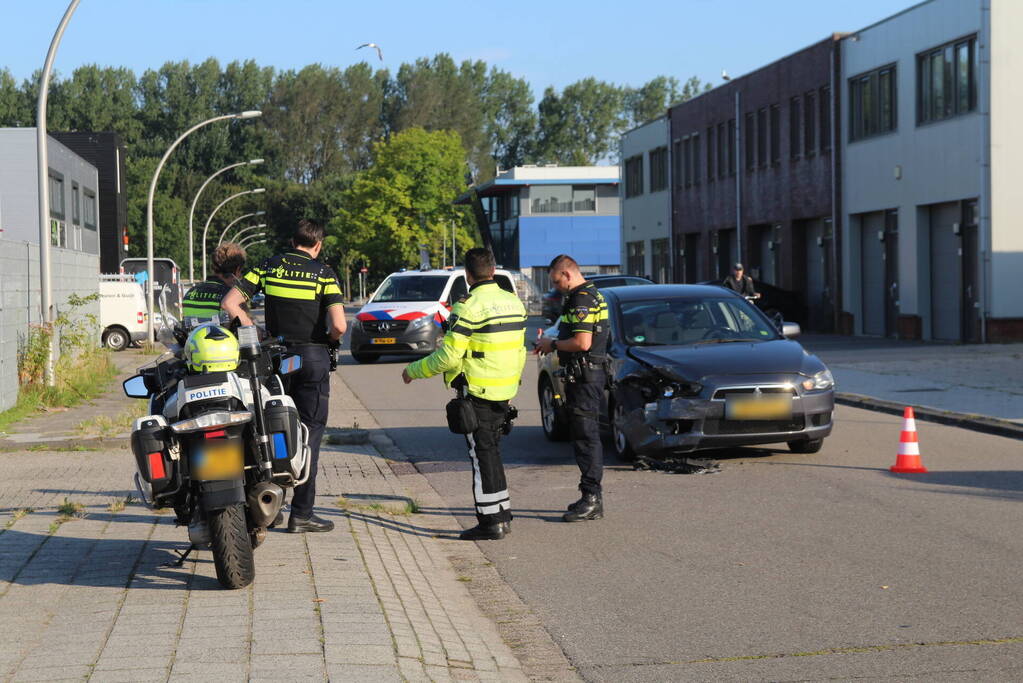 Schade na aanrijding op bedrijventerrein