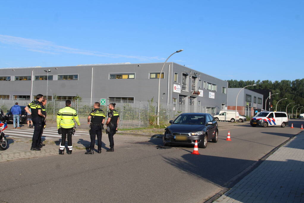 Schade na aanrijding op bedrijventerrein