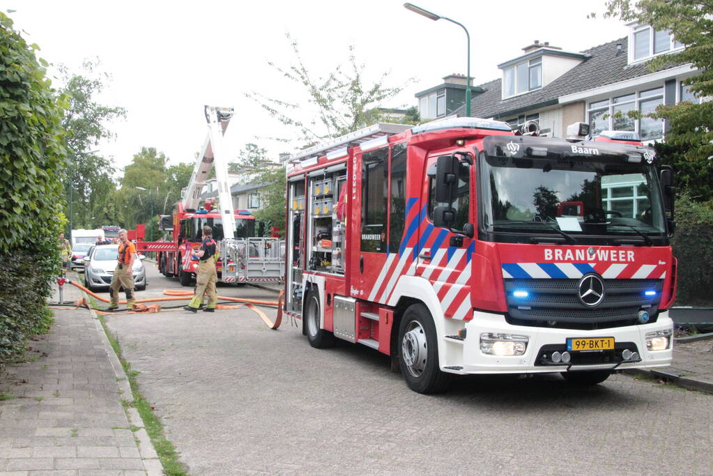 Brandweer redt kat uit brandende woning