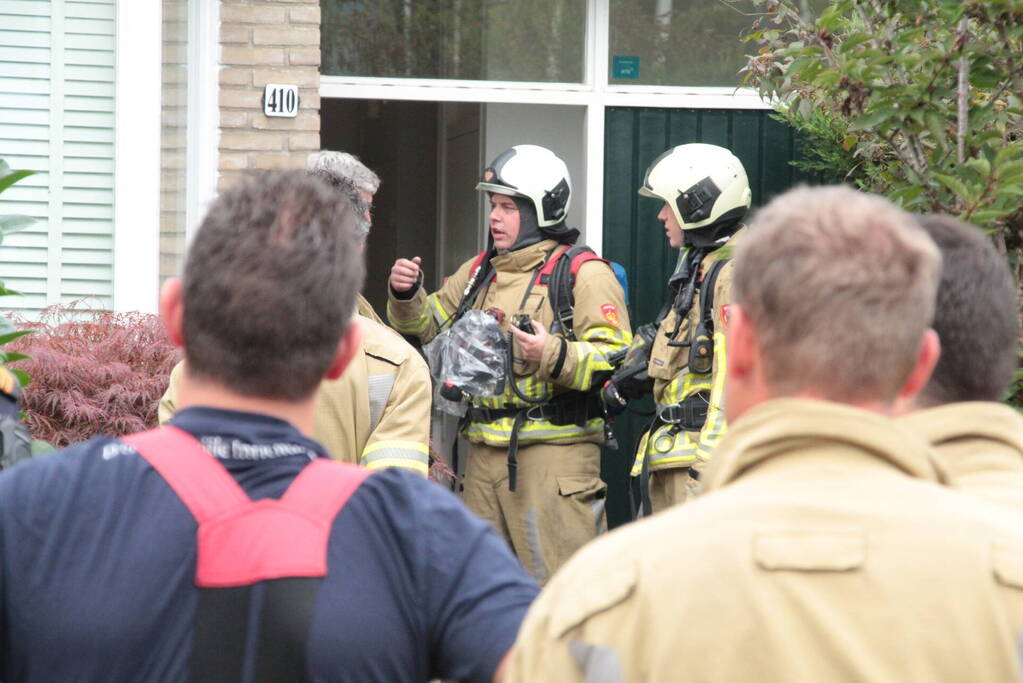 Brandweer redt kat uit brandende woning