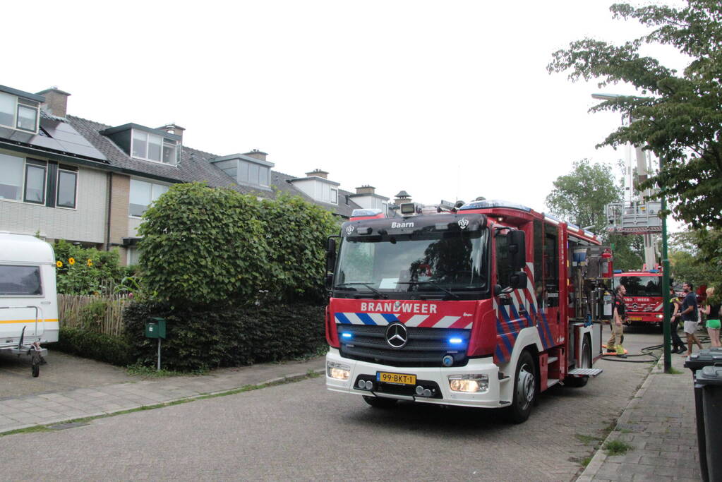 Brandweer redt kat uit brandende woning