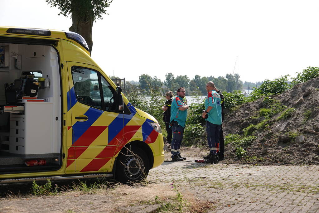 Persoon overleden na val in water