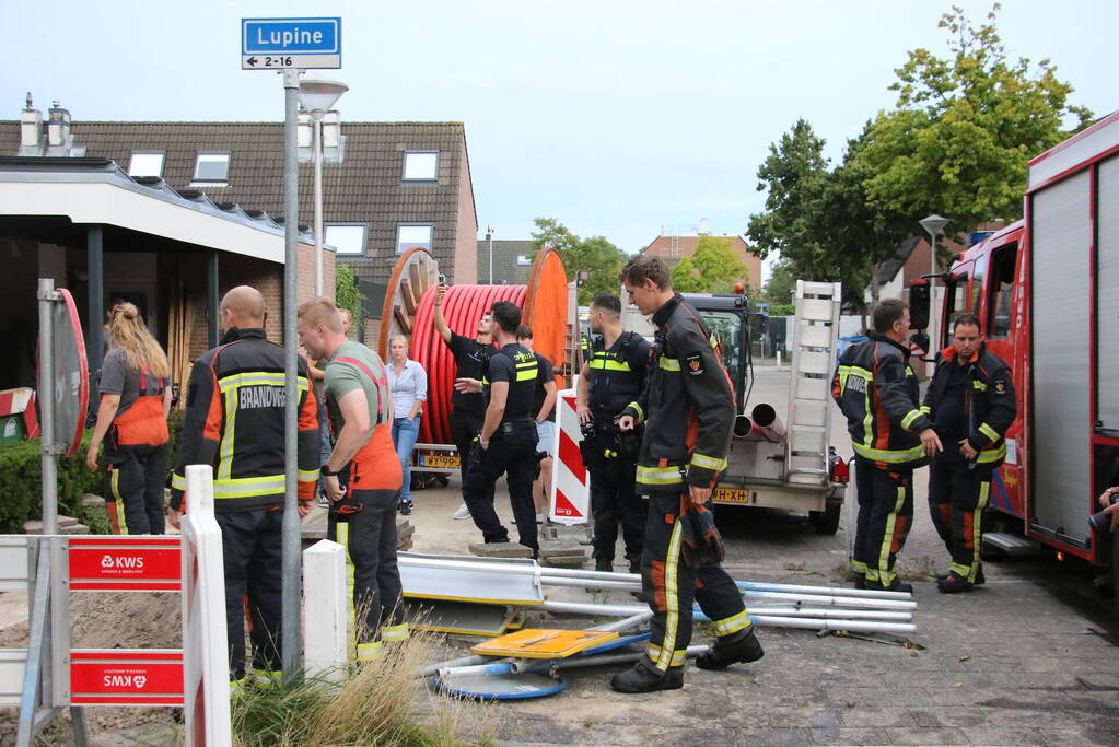 Straat onder water door leidingbreuk