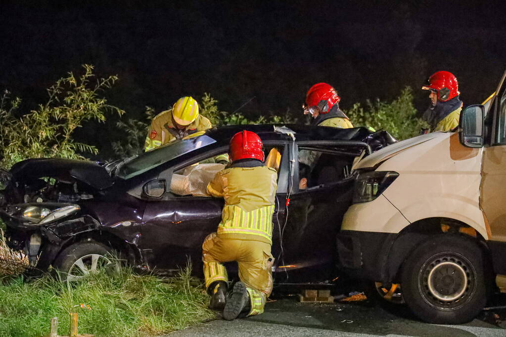 Enorme schade bij aanrijding op snelweg