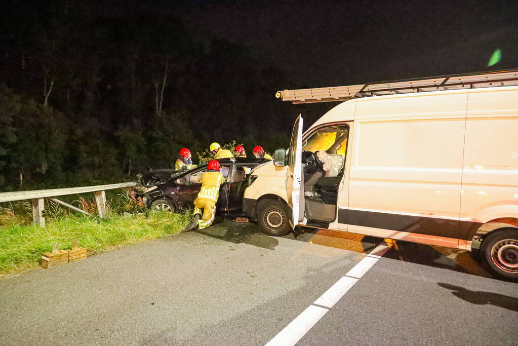 Enorme schade bij aanrijding op snelweg