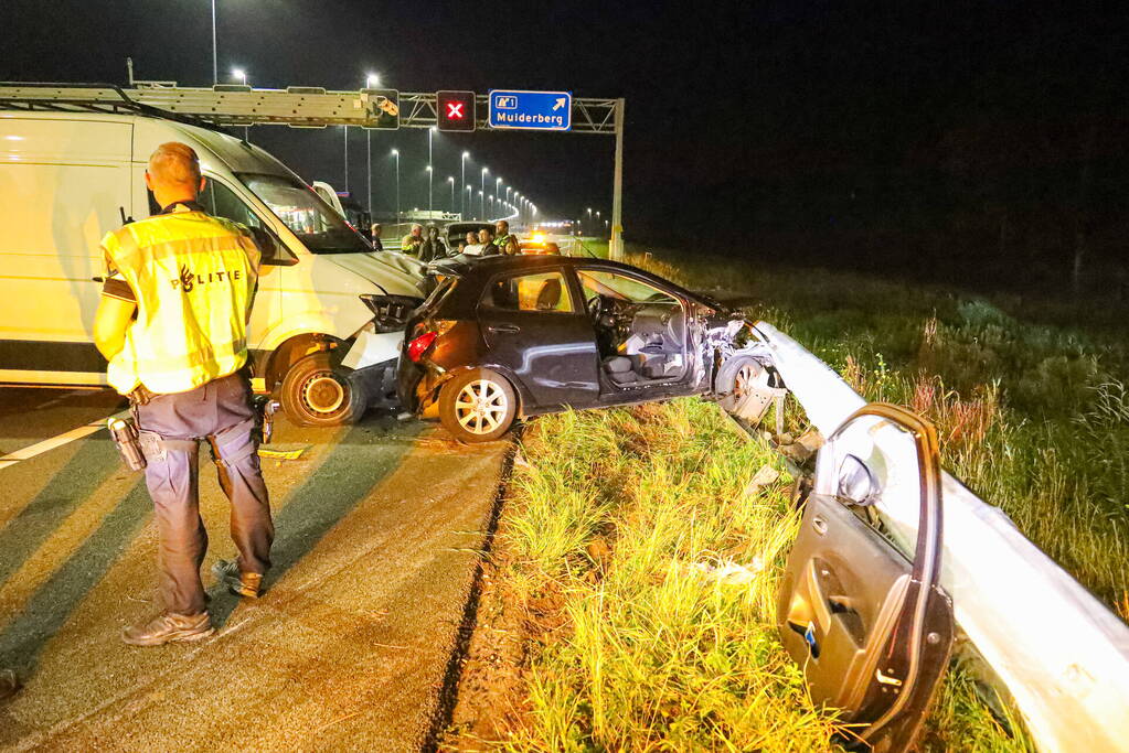 Enorme schade bij aanrijding op snelweg