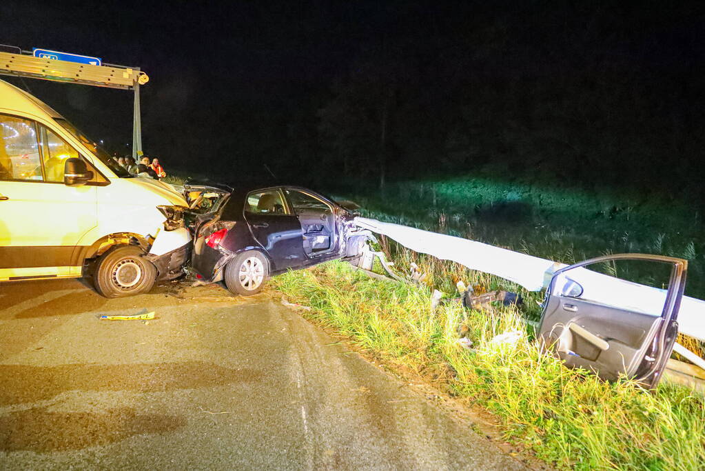 Enorme schade bij aanrijding op snelweg