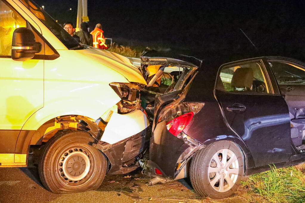 Enorme schade bij aanrijding op snelweg