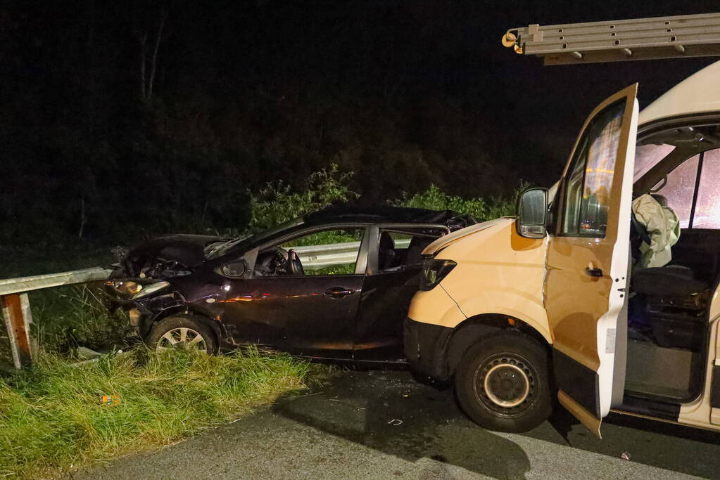 Enorme schade bij aanrijding op snelweg