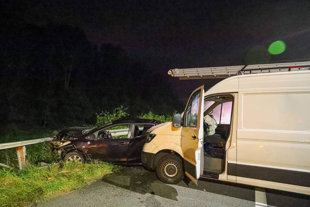 Enorme schade bij aanrijding op snelweg