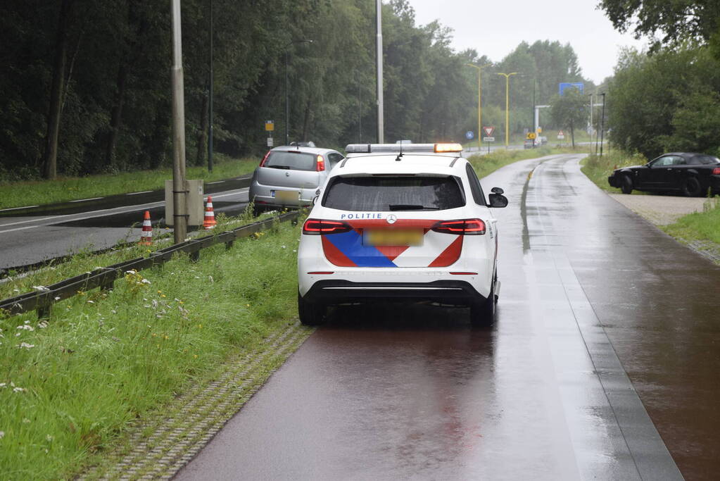 Eenzijdige aanrijding tegen wegafscheiding