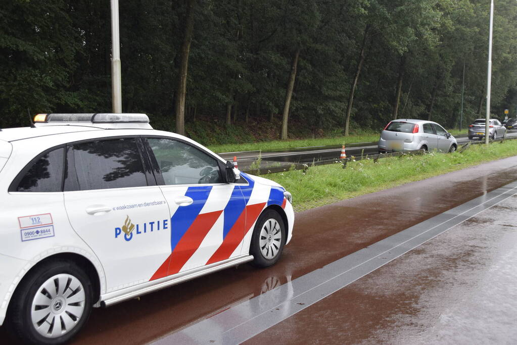 Eenzijdige aanrijding tegen wegafscheiding