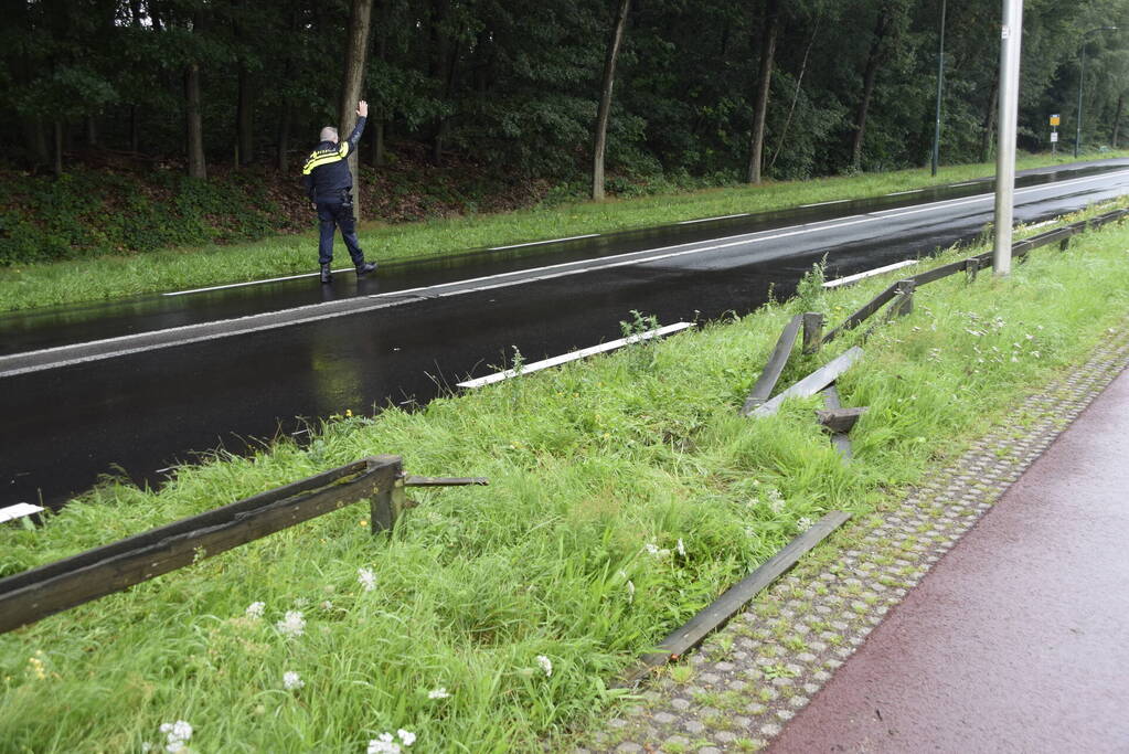 Eenzijdige aanrijding tegen wegafscheiding