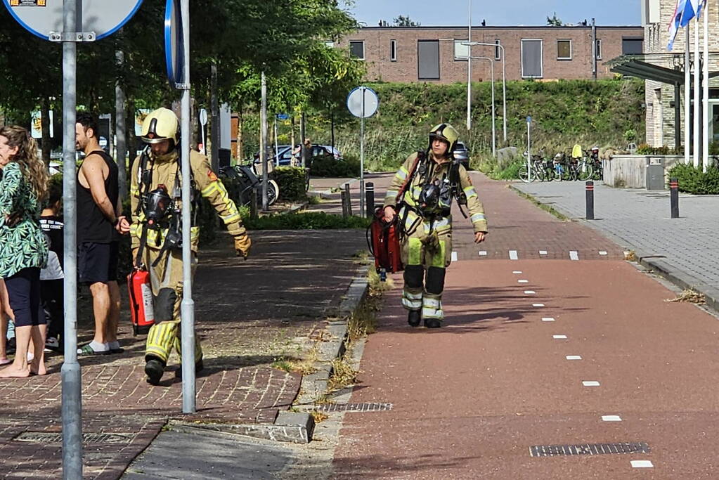 Bewoner gecontroleerd op inademen van rook bij keukenbrand