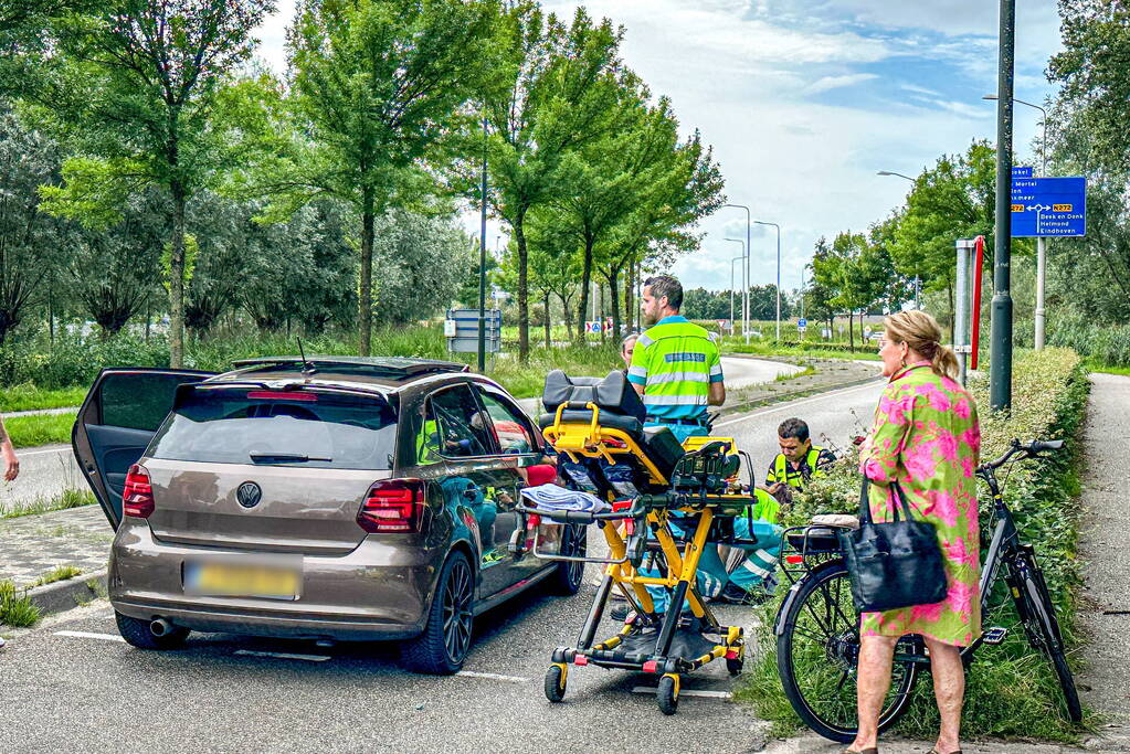 Overstekende fietser aangereden door automobilist