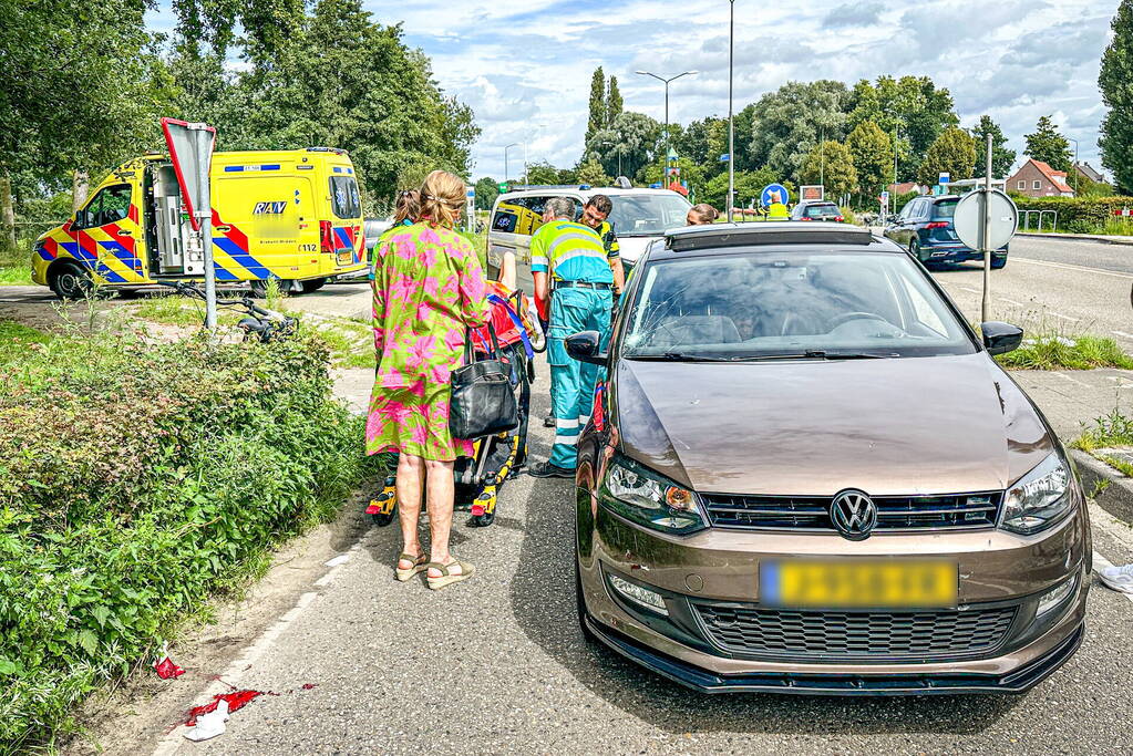 Overstekende fietser aangereden door automobilist