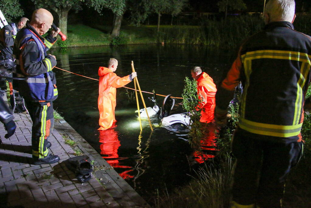 Zoektocht naar mogelijk te water geraakte scooterrijder