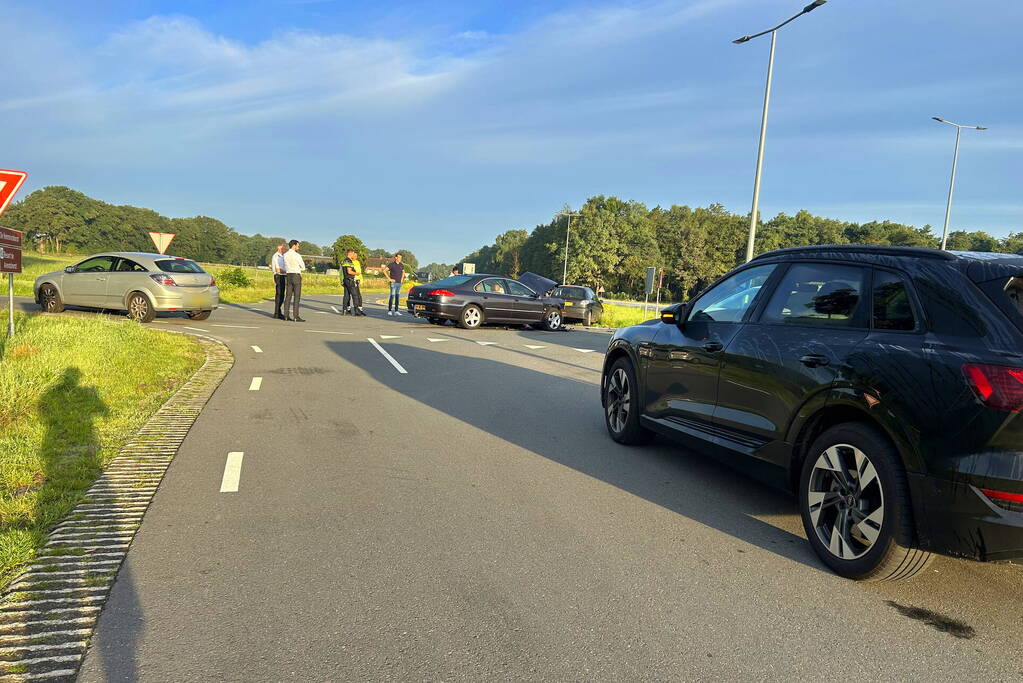 Veel schade bij ongeval op kruising