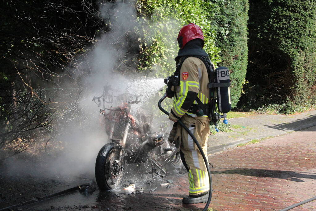 Motor vat vlam tijdens het rijden