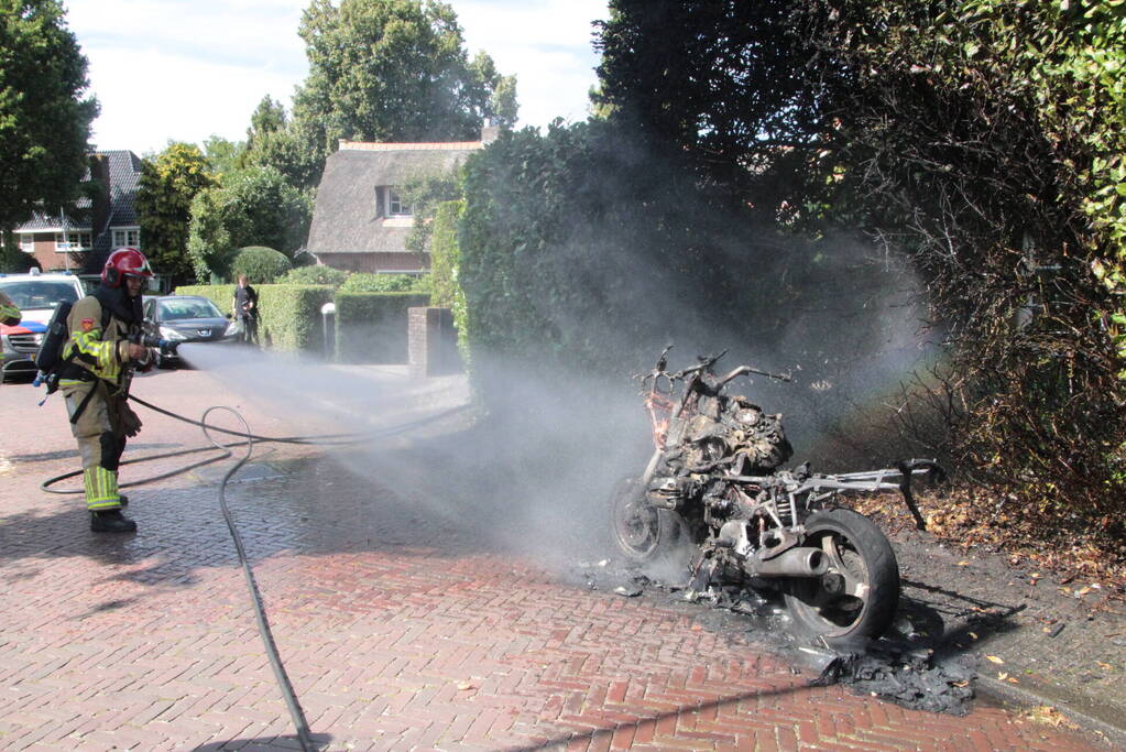 Motor vat vlam tijdens het rijden