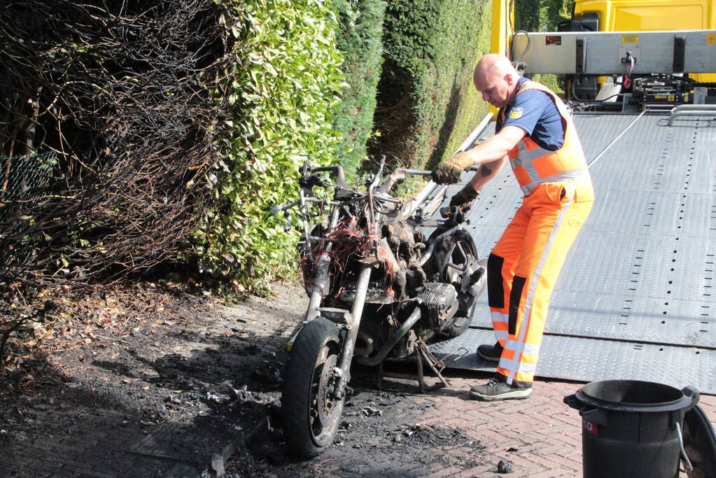 Motor vat vlam tijdens het rijden