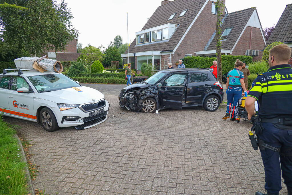 Veel schade bij botsing in Bovenmaten