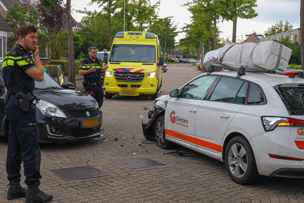 Veel schade bij botsing in Bovenmaten