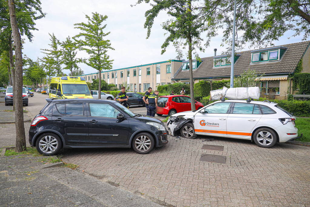 Veel schade bij botsing in Bovenmaten