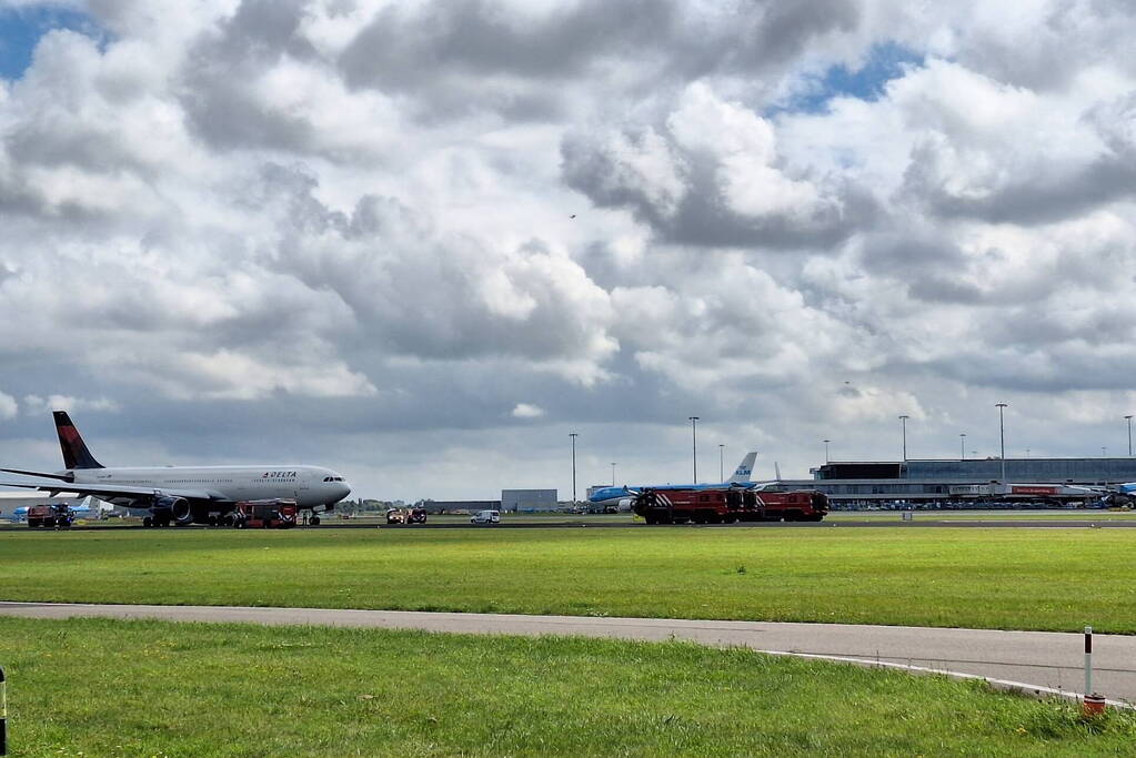 Grote brandweerinzet voor vliegtuig