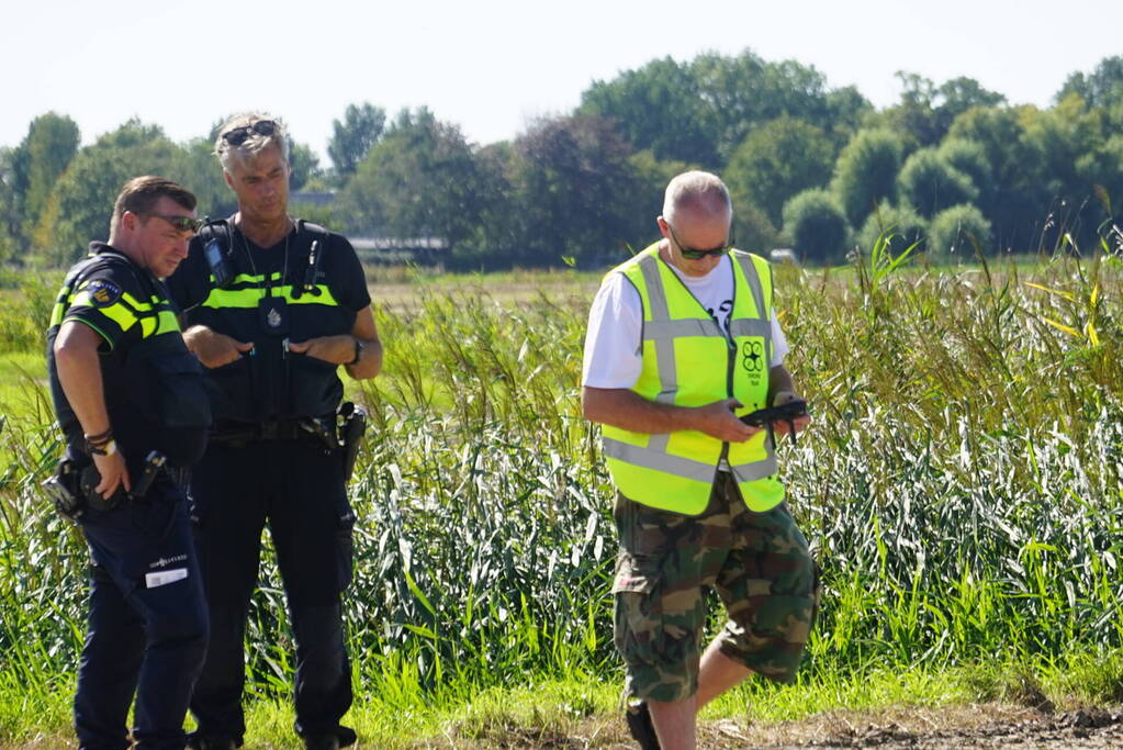 Grote zoekactie na aantreffen step bij pont over water