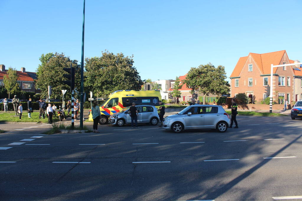 Scooterrijder ernstig gewond na frontale aanrijding