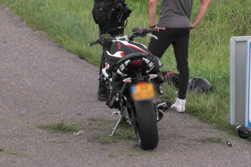 Motorrijder komt ten val