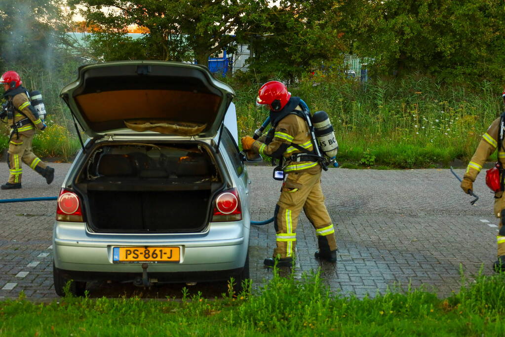 Veel schade aan auto door brand