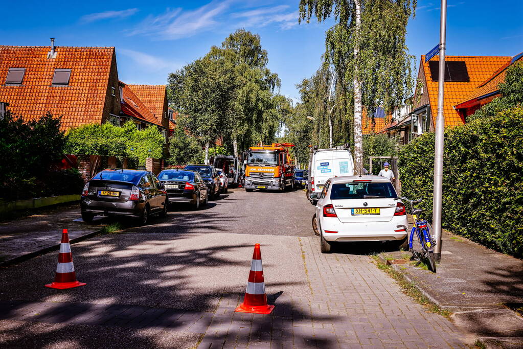 Straat afgezet door waterlekkage