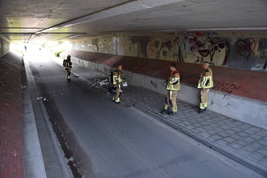 Brandend piepschuim ontdekt onder tunnel