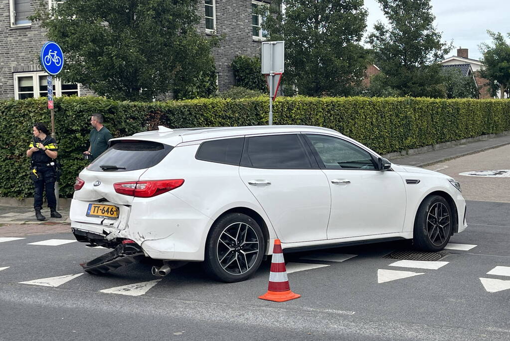 Hevige schade bij ongeval op kruising