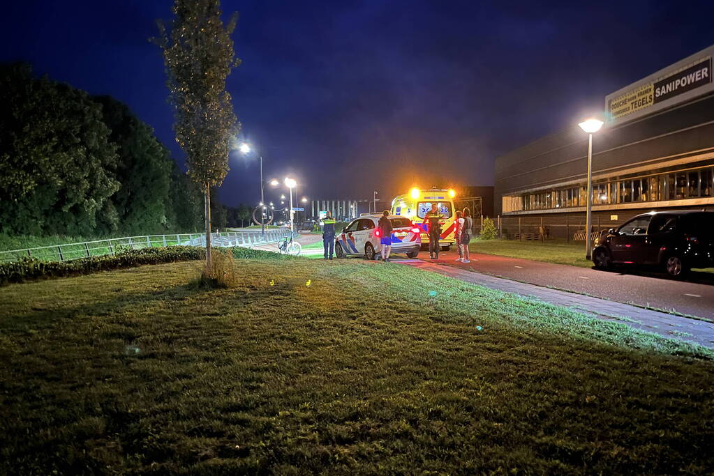 Fietsers botsen en raken gewond