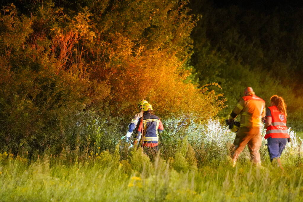 Automobilist vlucht na botsing op oprit