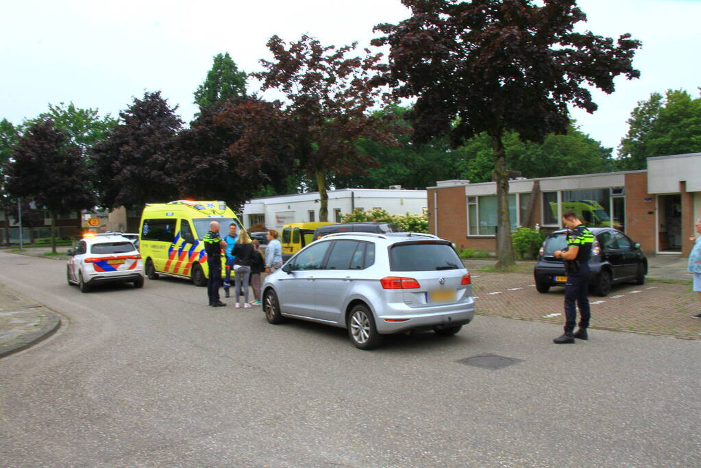 Automobilist botst op achteruitrijdende bestelwagen