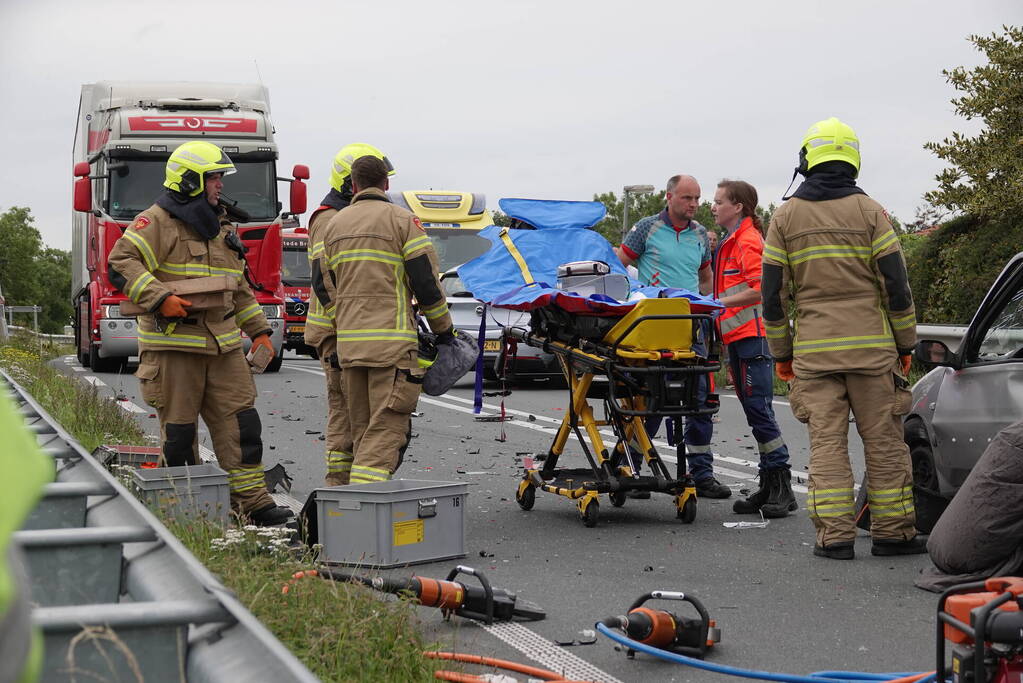 Veel schade bij botsing op provincialeweg