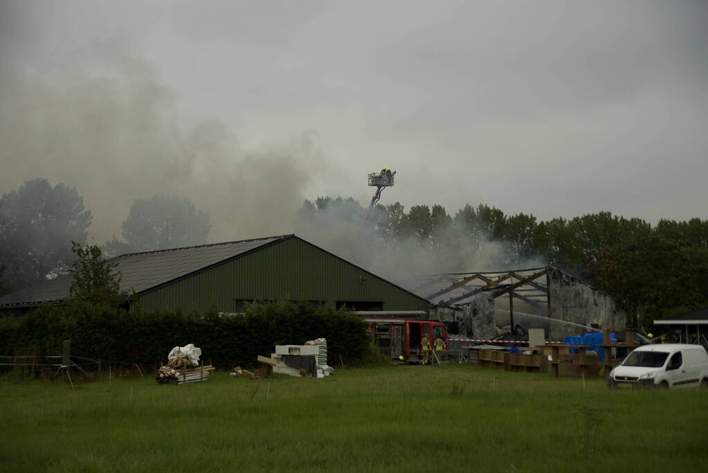 Boerderijwinkel verwoest door brand