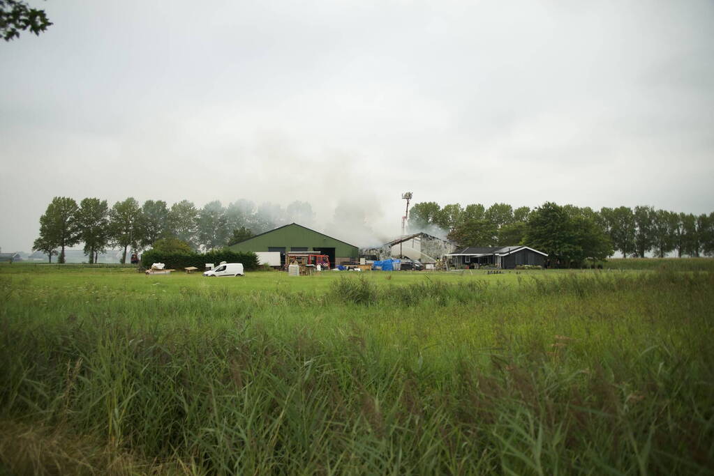 Boerderijwinkel verwoest door brand