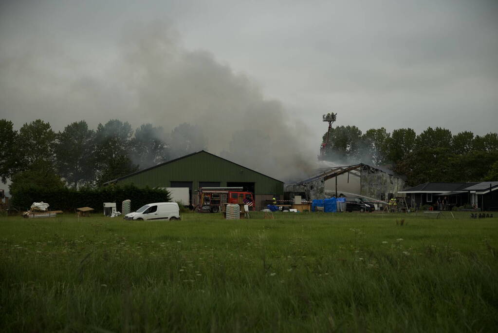 Boerderijwinkel verwoest door brand